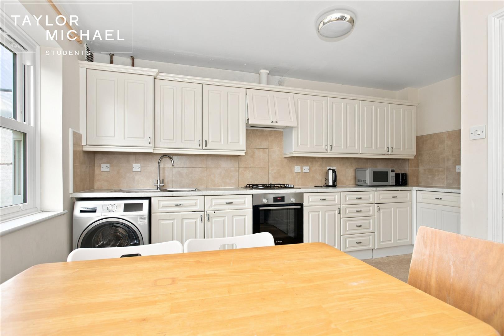 Kitchen / Living Room